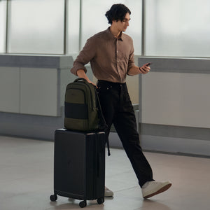 OIWAS-Business-Laptop-Backpack-Green-Lifestyle-01