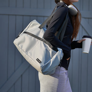 OIWAS green recycled travel duffle bag with shoe compartment open