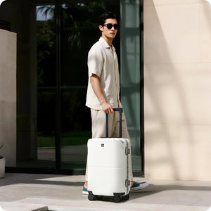 OIWAS Horizon X Series aluminum frame carry-on luggage in matte black, featuring aircraft-grade aluminum frame and premium finish for business and frequent travelers