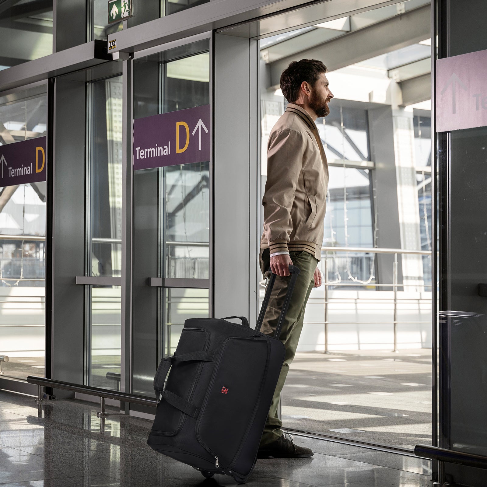 OIWAS-Rolling-Duffle-Bag-with-Wheels-Liifestyle