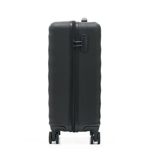 OIWAS CROSSWALK collection luggage in sleek design, featuring a durable polycarbonate shell ideal for both business and leisure travel