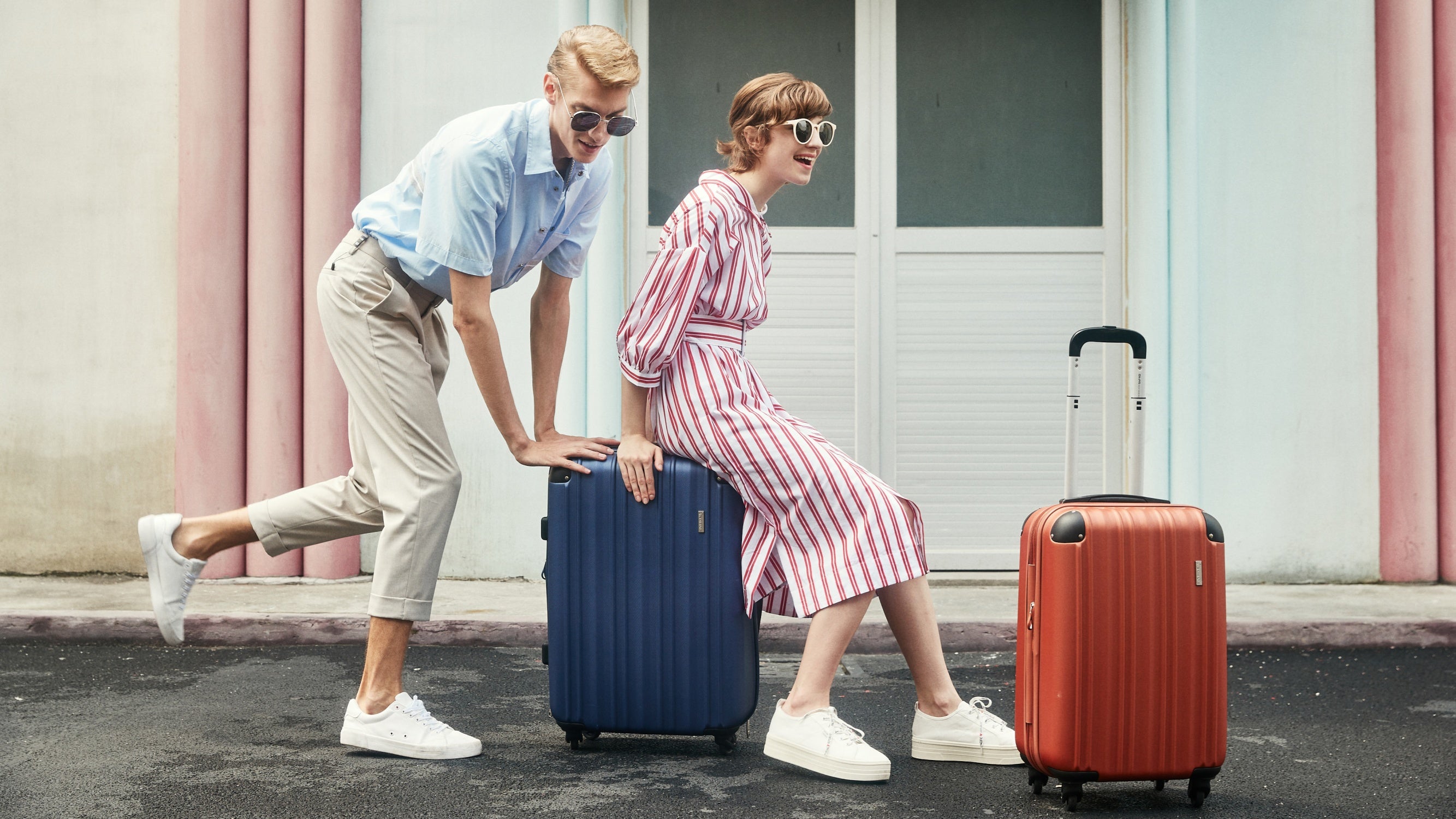 OIWAS homepage hero image: minimalist travel backpack and carry-on luggage for smart, modern professionals. Pack Your World.