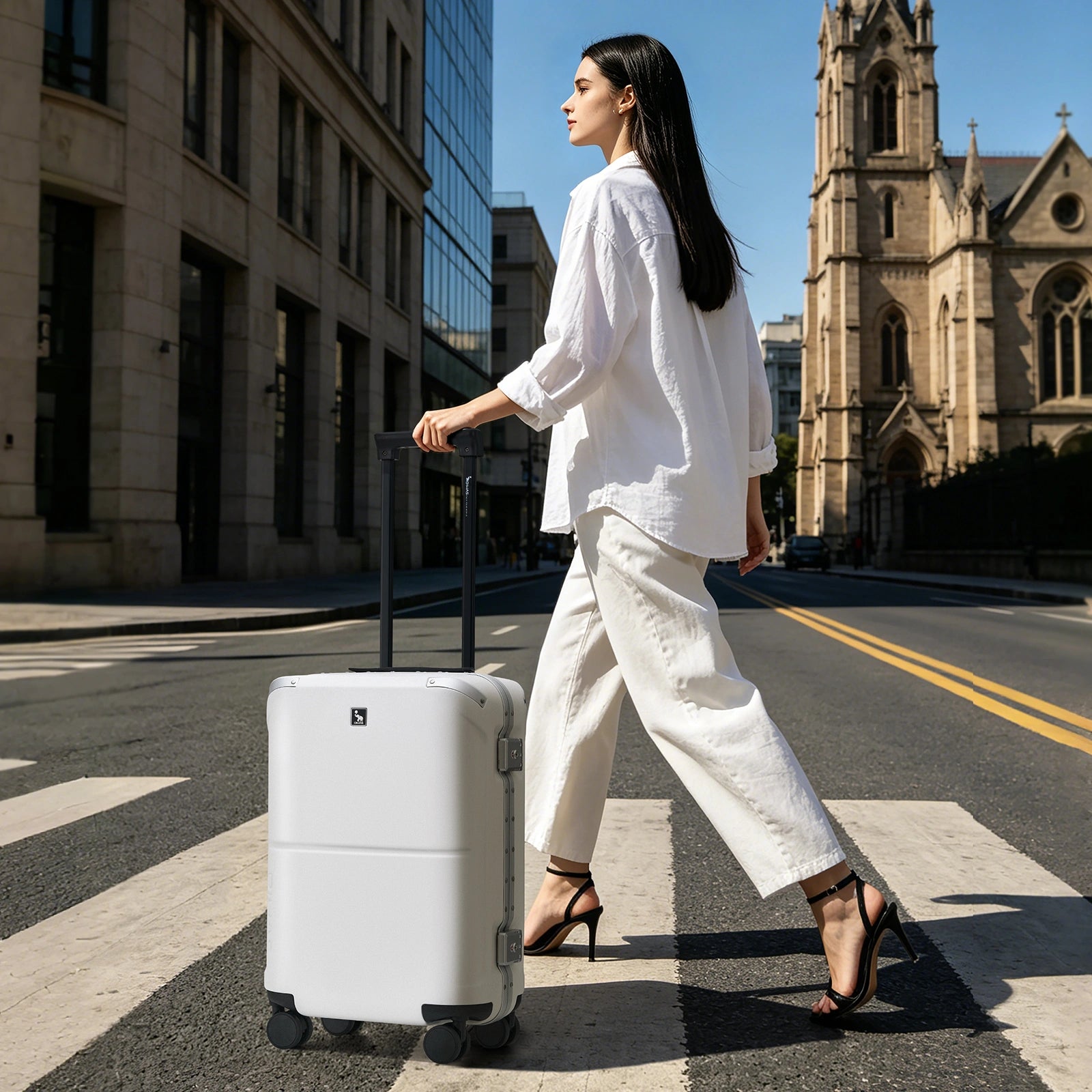 SKAGWAY 9インチ　アイボリー OIWAS Horizon X Aluminum Frame Carry-On Luggage | 20