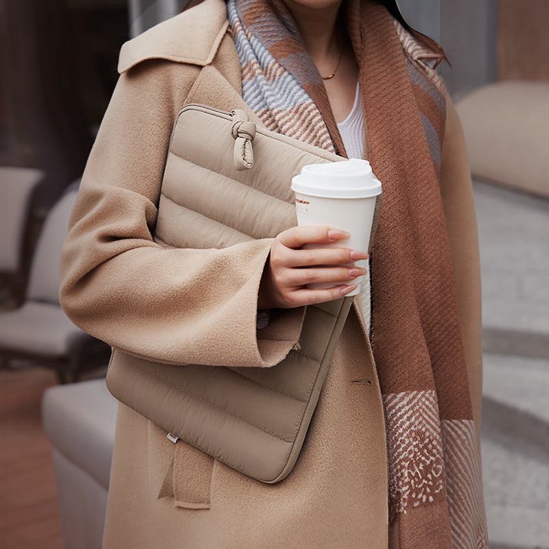 OIWAS-14inch-Laptop-Sleeve-Lifestyle-02