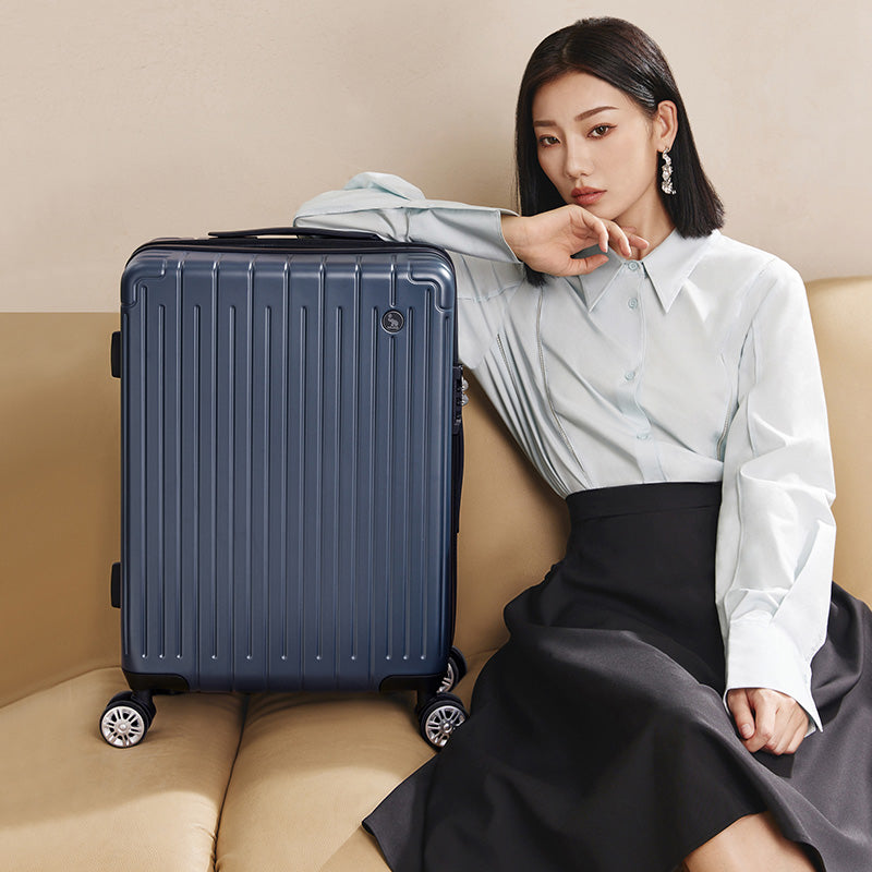 OIWAS-20inch-CarryOn-Navy-Scene