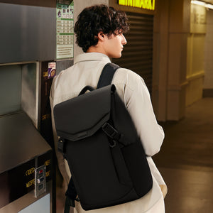 OIWAS-AEROFANT-Laptop-Backpack-Lifestyle-01