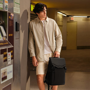 OIWAS-AEROFANT-Laptop-Backpack-Lifestyle-02