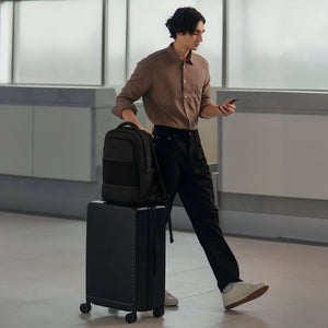 OIWAS-Business-Laptop-Backpack-Black-Liftstyle-03
