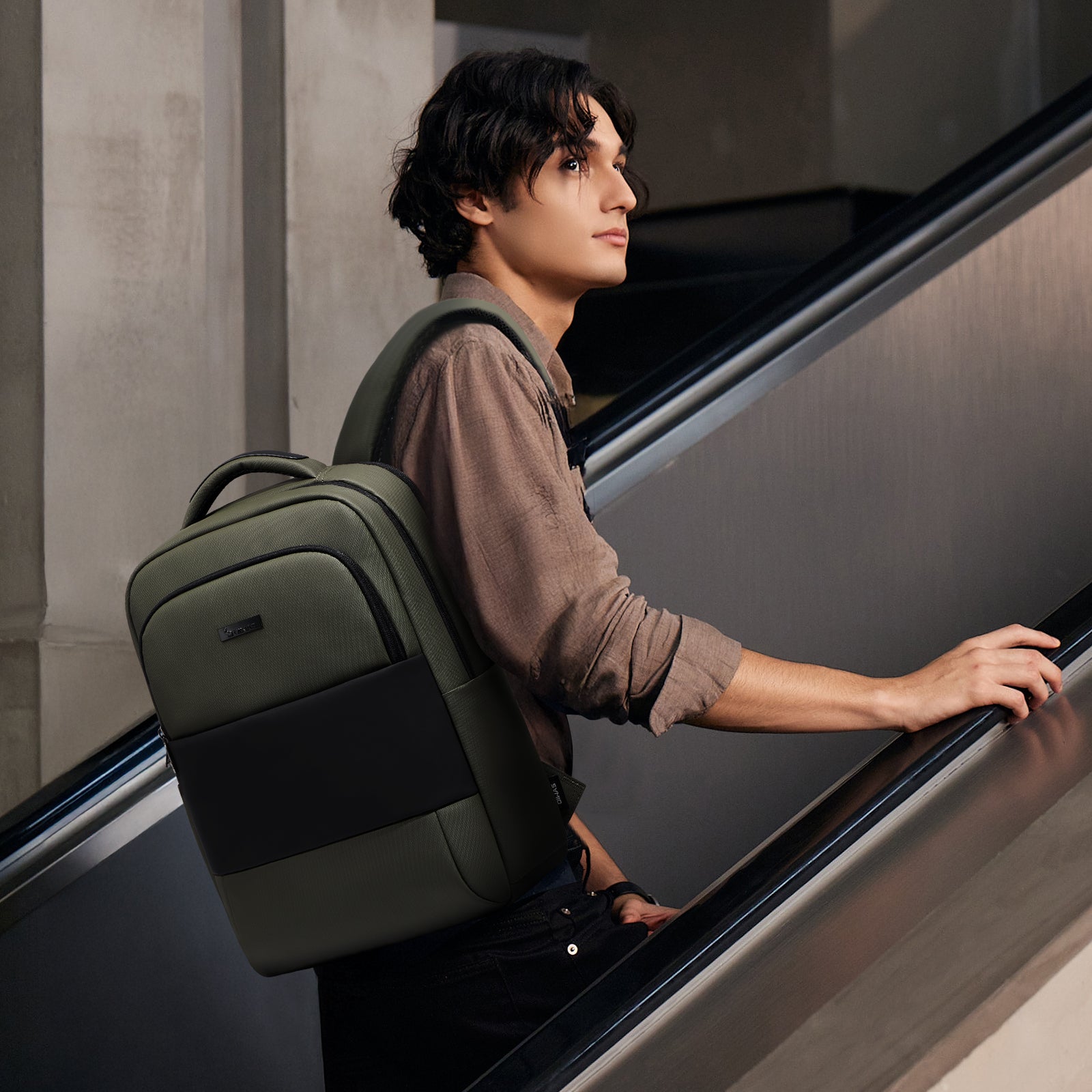 OIWAS-Business-Laptop-Backpack-Green-Lifestyle-02
