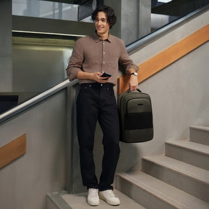 OIWAS-Business-Laptop-Backpack-Green-Lifestyle-03