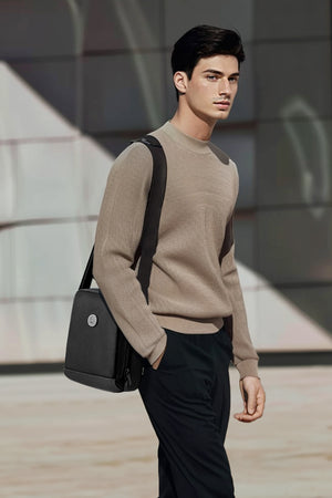 OIWAS-Circinate-Collection-Crossbody-Lifestyle-02