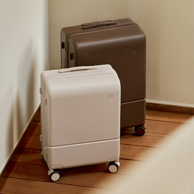 OIWAS-Cloude-CarryOn-Luggage-Scene-02