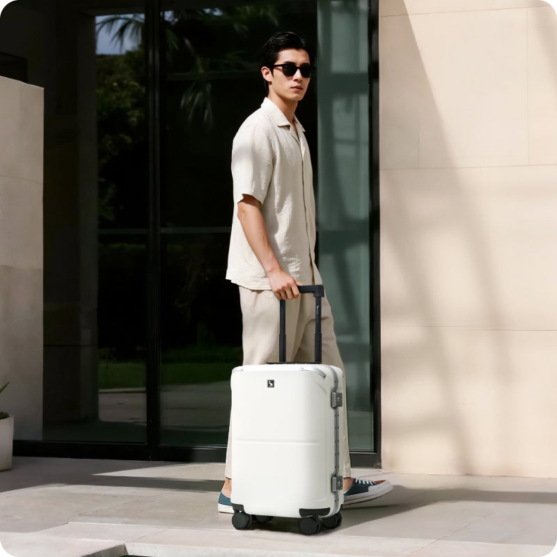 OIWAS Horizon X Series aluminum frame carry-on luggage in matte black, featuring aircraft-grade aluminum frame and premium finish for business and frequent travelers