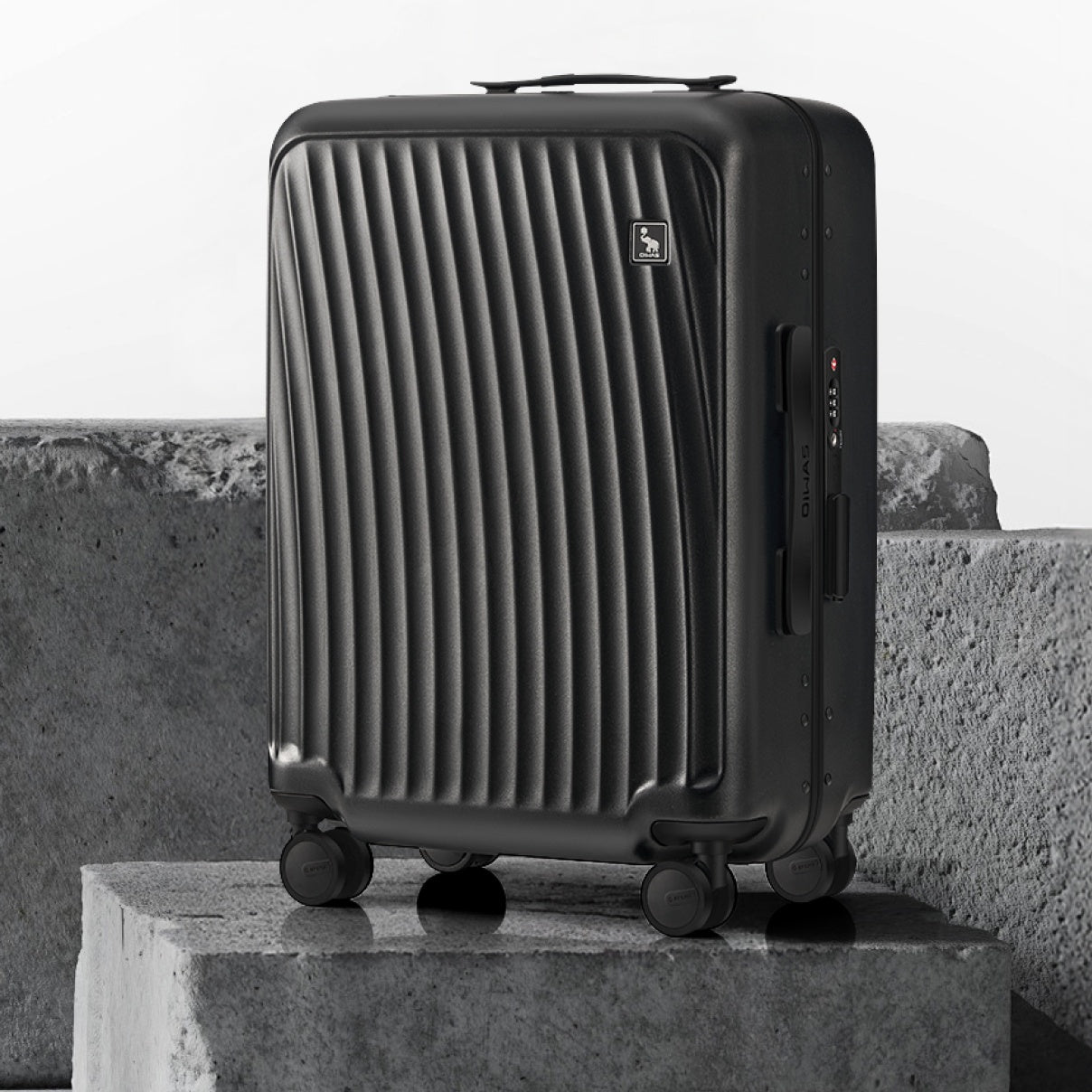 OIWAS-SMOOTH-Aluminum-Frame-CarryOn-Black-Scene