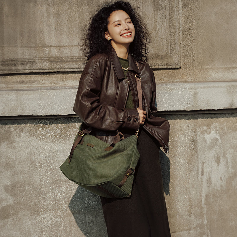 OIWAS-Travel-Bag-Green-Lifestyle