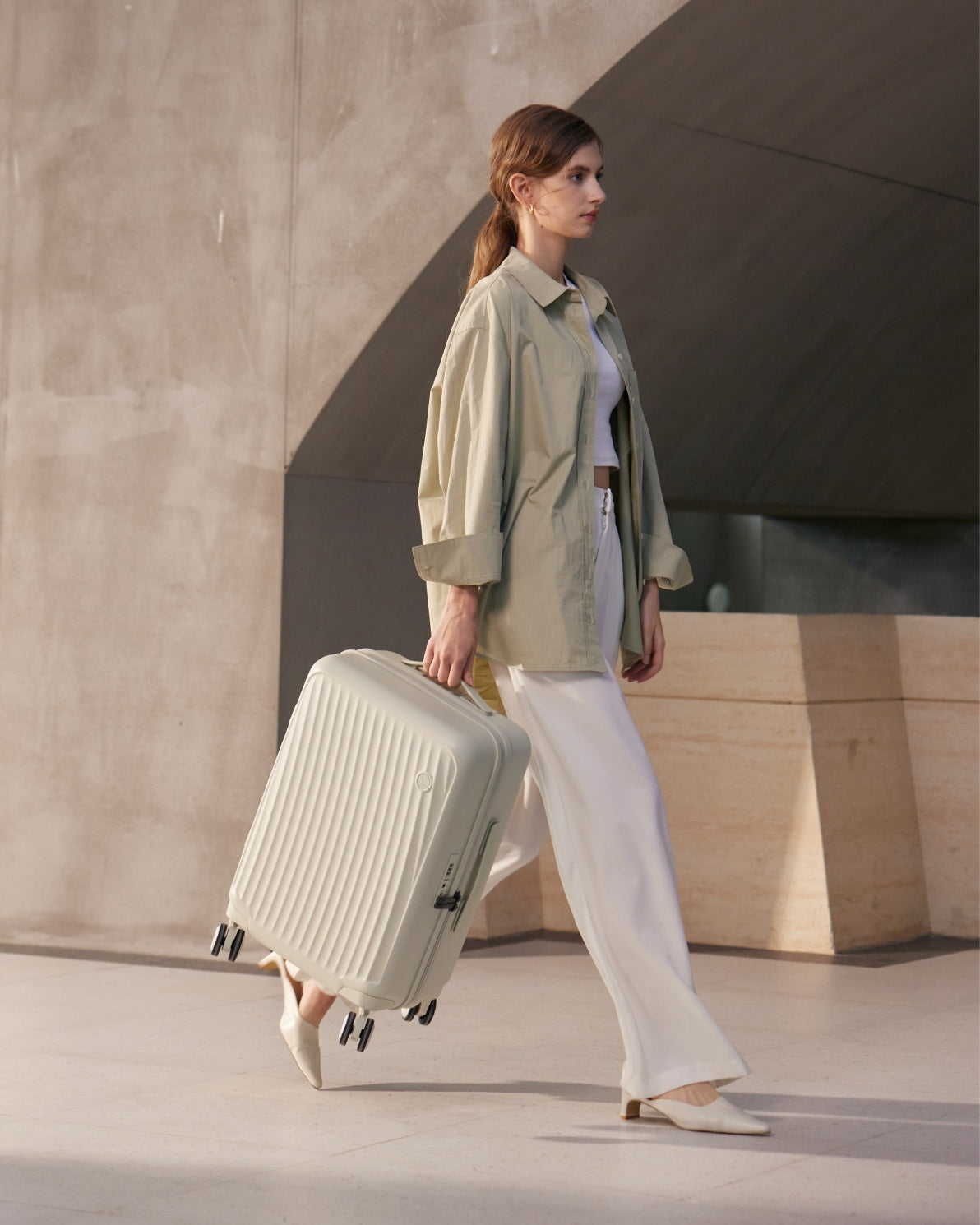 OIWAS carry-on luggage collection—airline-approved, lightweight hard shell suitcases in minimalist design.