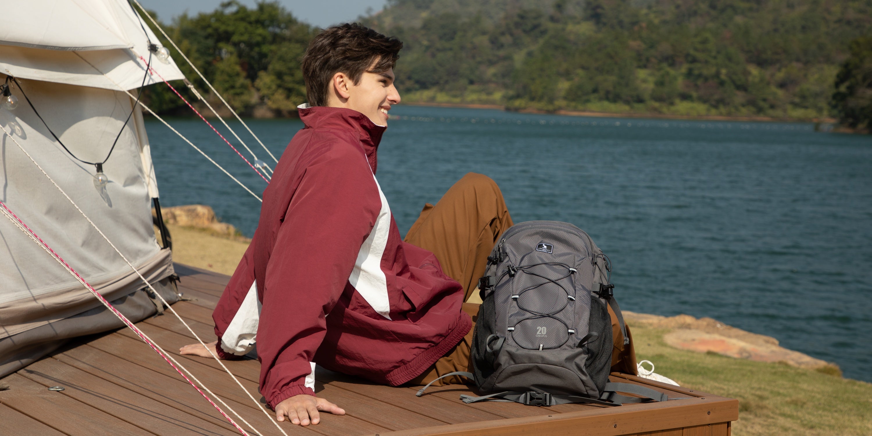 OIWAS homepage hero image: minimalist travel backpack and carry-on luggage for smart, modern professionals. Pack Your World.