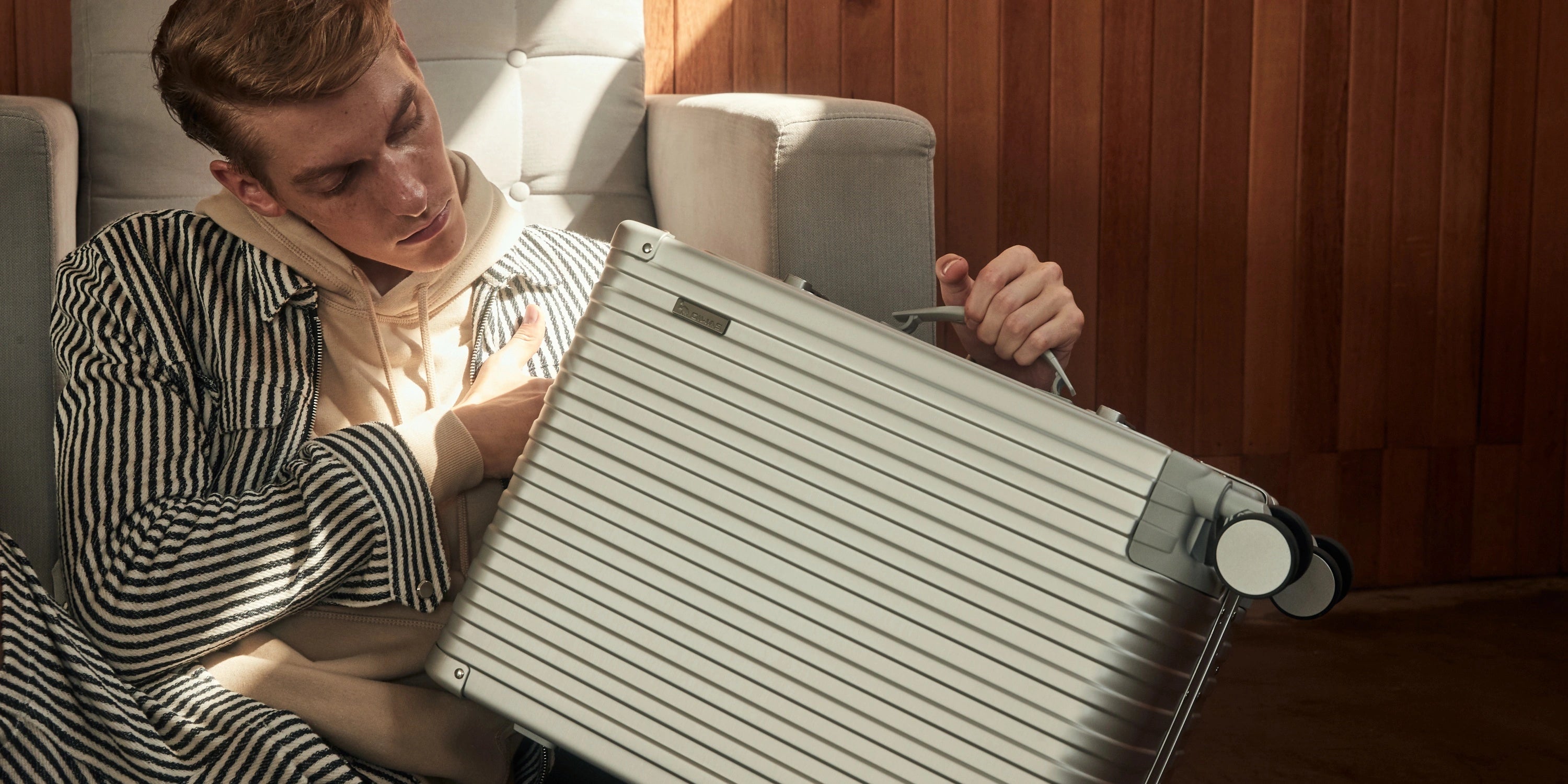 Minimalist travel luggage and bags collection by OIWAS – lightweight, functional, and designed for modern travelers.