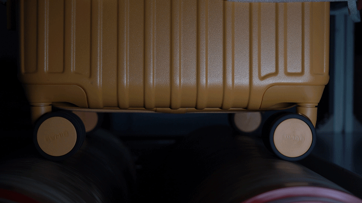 OIWAS luggage undergoing rigorous roller durability test—simulating 10,000+ miles of real-world travel on wheels and handles.